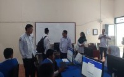 Kepala Kantor Kementerian Agama Kabupaten Bangka dan Kasi Penmad Pastikan Kelancaran ANBK di MTsN 1 Bangka