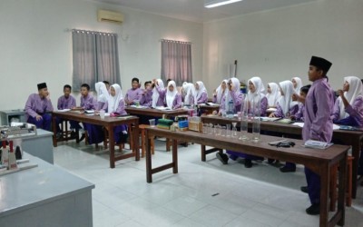 Serunya Belajar IPA di Laboratorium